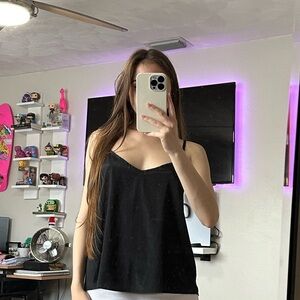Black tank top 🖤